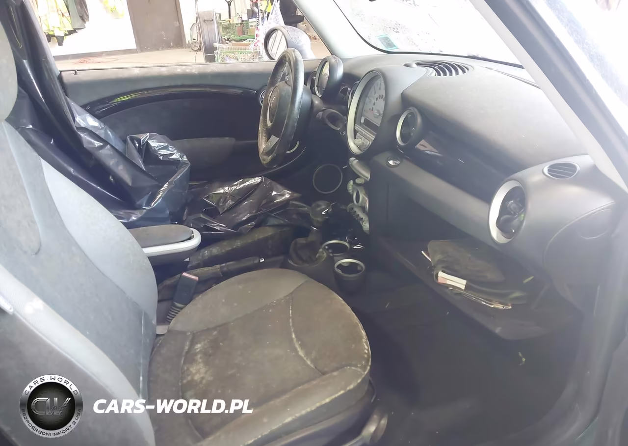 2010 Mini Cooper VIN:WMWMF3C50ATZ22080 - 5