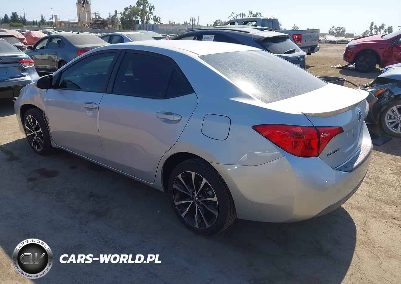 2019 Toyota Corolla Se VIN:2T1BURHE5KC136313 - 3