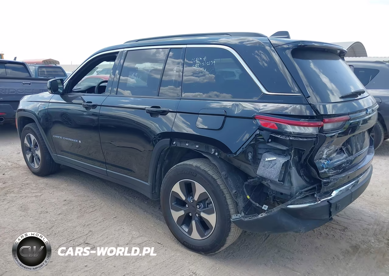 2025 Jeep Grand Cherokee 4Xe VIN:1C4RJYB63S8704041 - 3