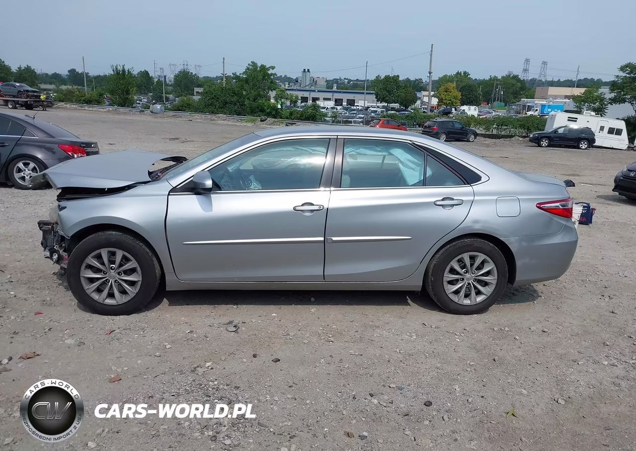 2016 Toyota Camry Le VIN:4T1BF1FK2GU164645 - 15