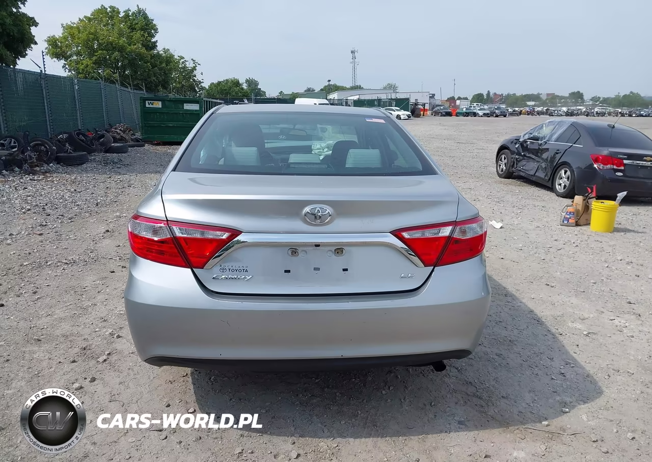 2016 Toyota Camry Le VIN:4T1BF1FK2GU164645 - 17