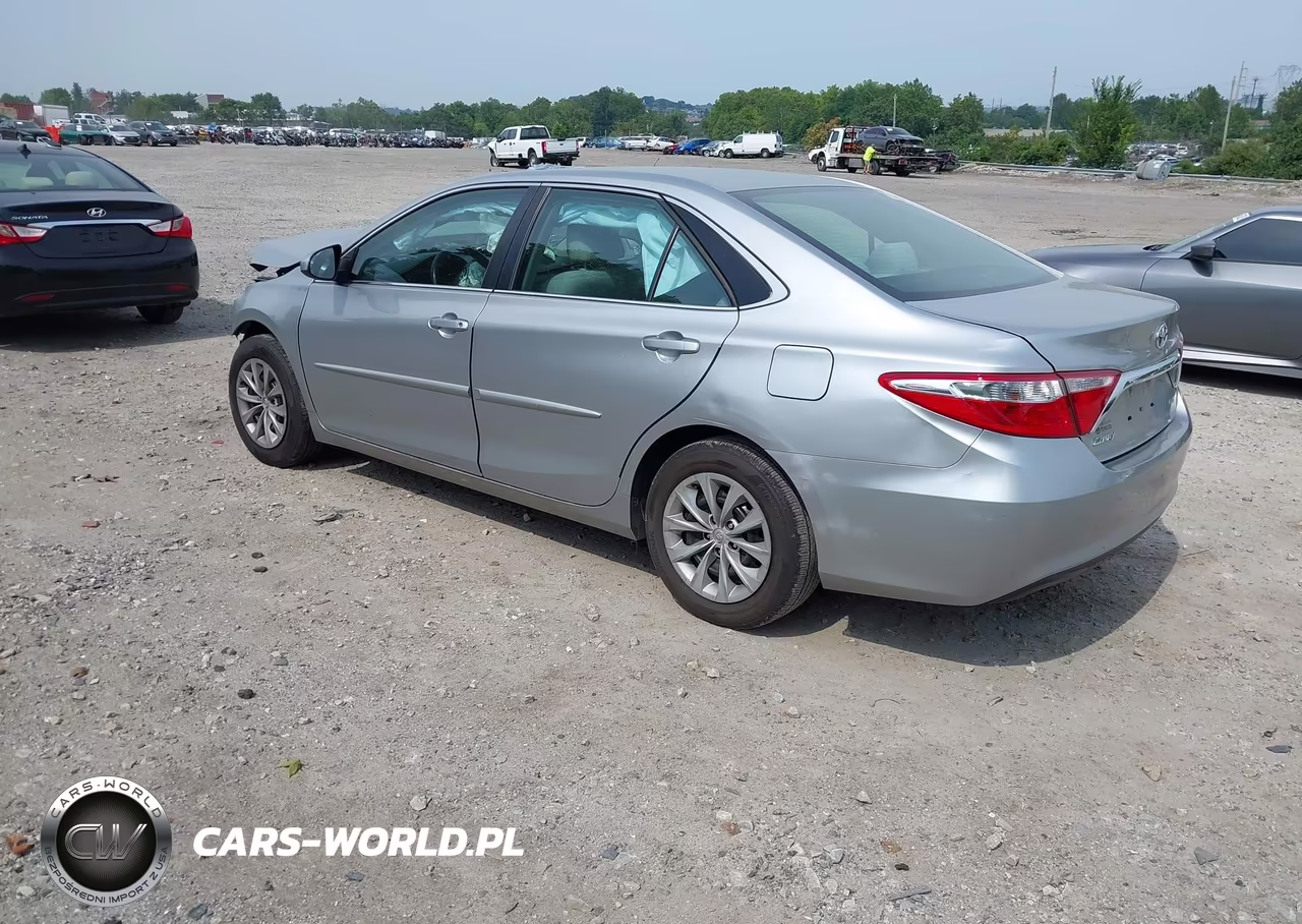 2016 Toyota Camry Le VIN:4T1BF1FK2GU164645 - 3