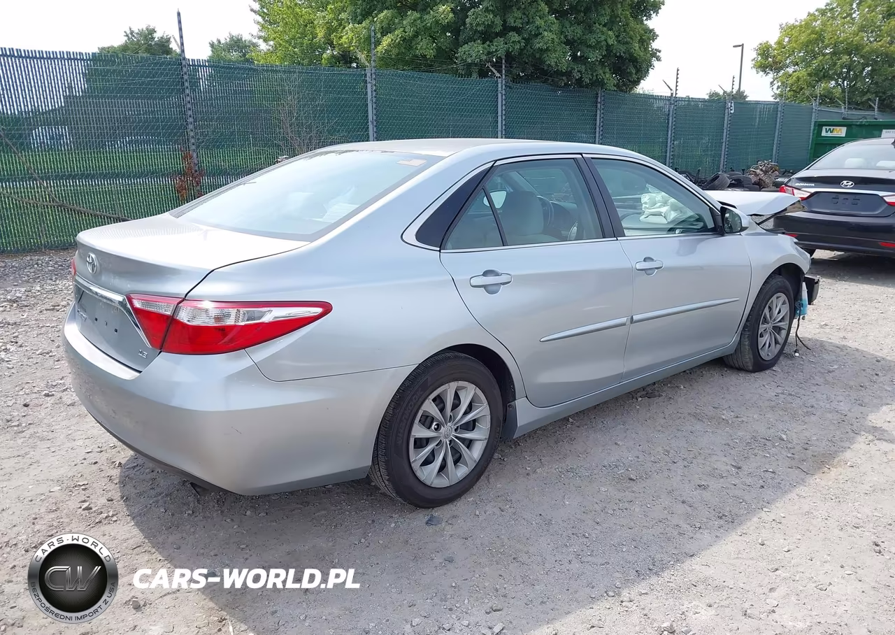 2016 Toyota Camry Le VIN:4T1BF1FK2GU164645 - 4