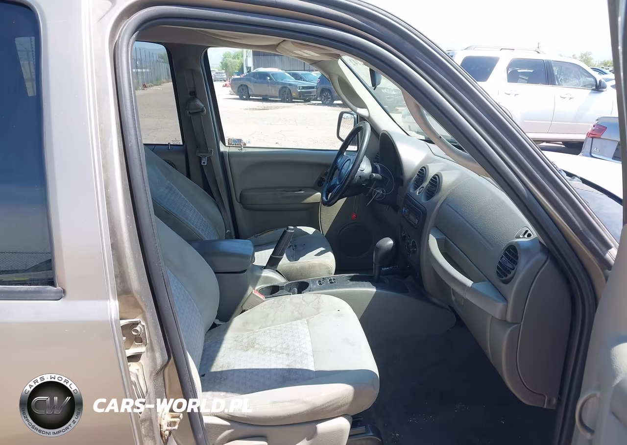2005 Jeep Liberty Sport VIN:1J4GL48K05W516909 - 5