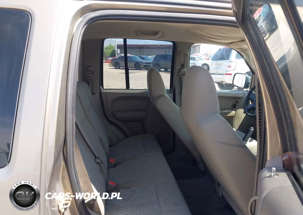 2005 Jeep Liberty Sport VIN:1J4GL48K05W516909 - 8