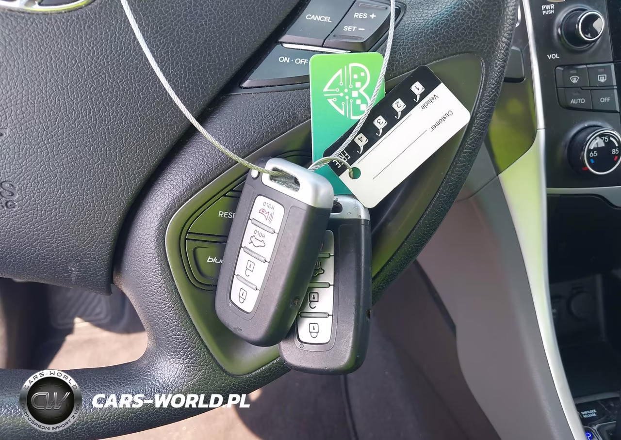 2011 Hyundai Sonata Hybrid VIN:KMHEC4A45BA006200 - 11