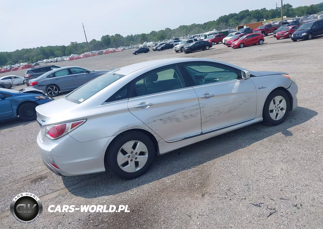 2011 Hyundai Sonata Hybrid VIN:KMHEC4A45BA006200 - 4