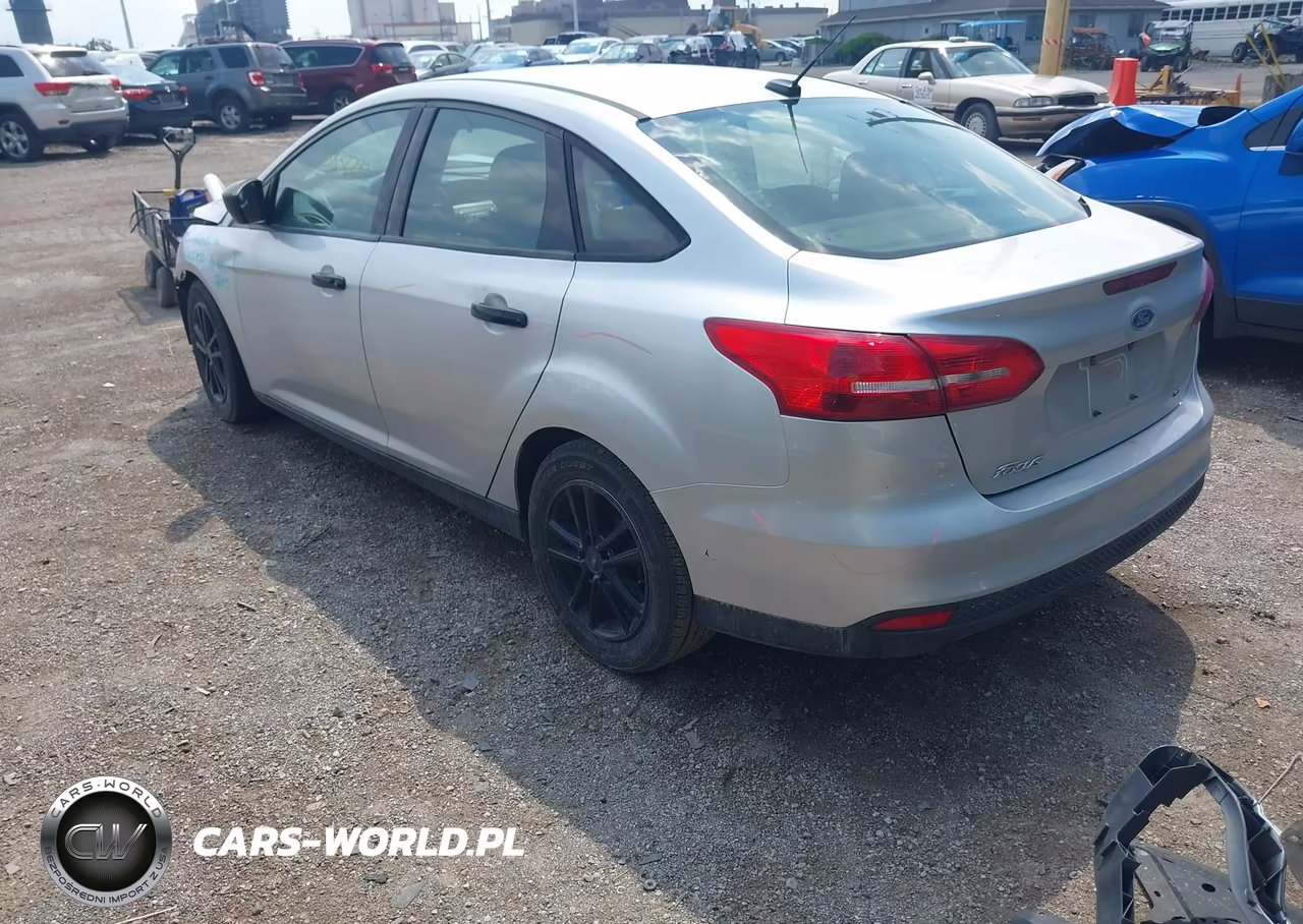 2018 Ford Focus Se VIN:1FADP3F22JL224898 - 3