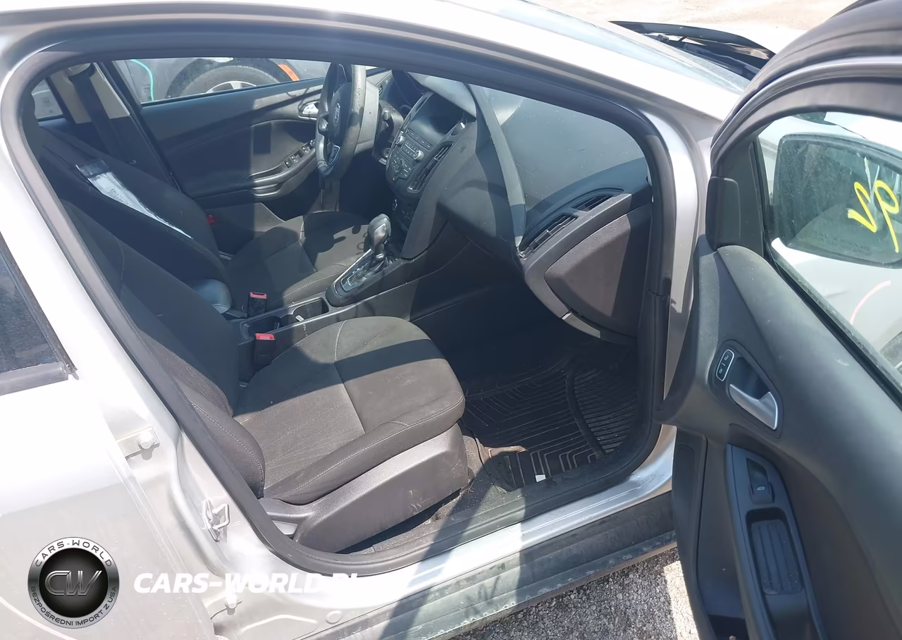 2018 Ford Focus Se VIN:1FADP3F22JL224898 - 5