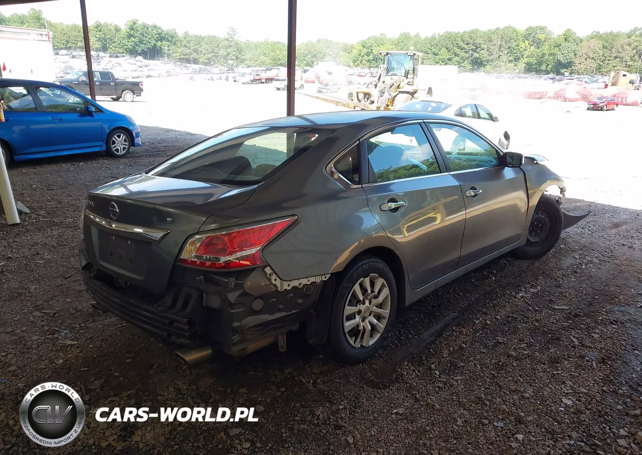 2015 Nissan Altima 2.5 S VIN:1N4AL3AP4FC187555 - 4