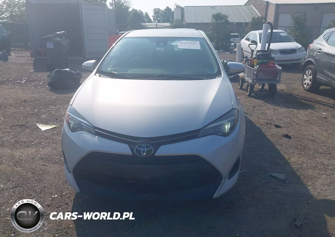 2018 Toyota Corolla Le VIN:2T1BURHE9JC040280 - 12