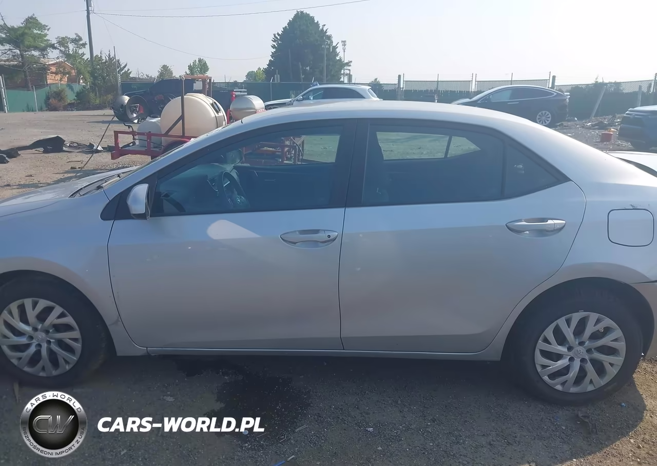 2018 Toyota Corolla Le VIN:2T1BURHE9JC040280 - 14