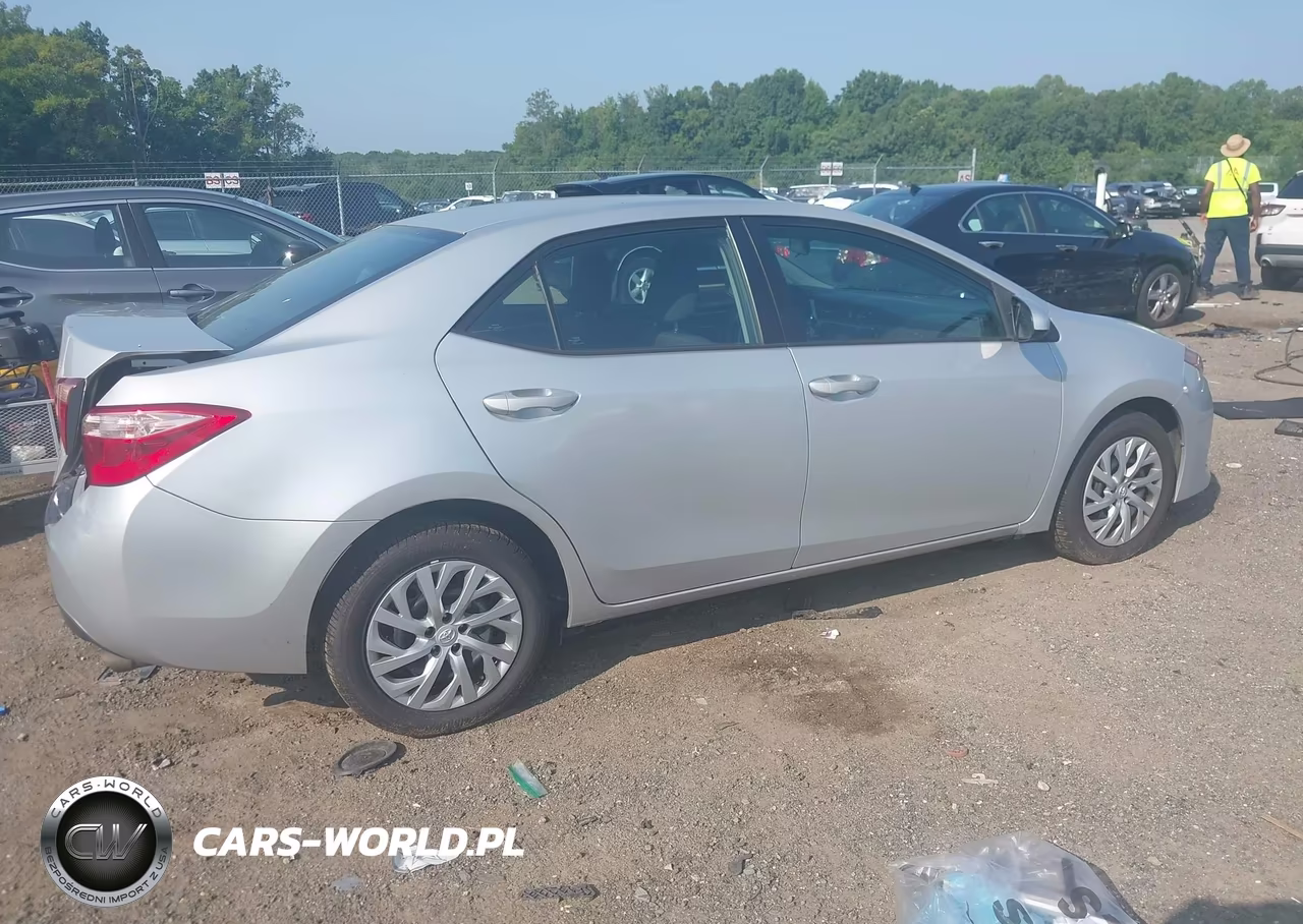 2018 Toyota Corolla Le VIN:2T1BURHE9JC040280 - 4
