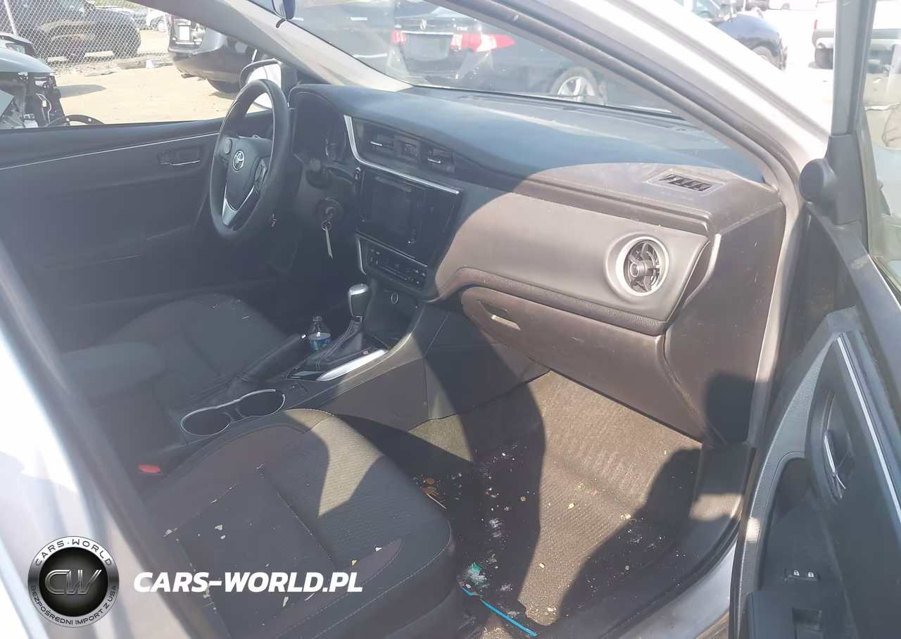 2018 Toyota Corolla Le VIN:2T1BURHE9JC040280 - 5