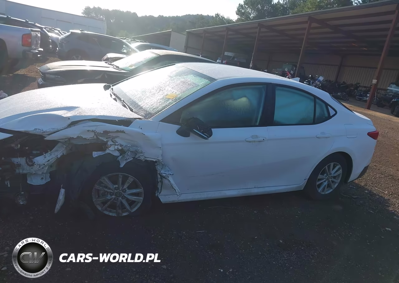 2026 Toyota Camry Le VIN:4T1DAACK5TU733221 - 14