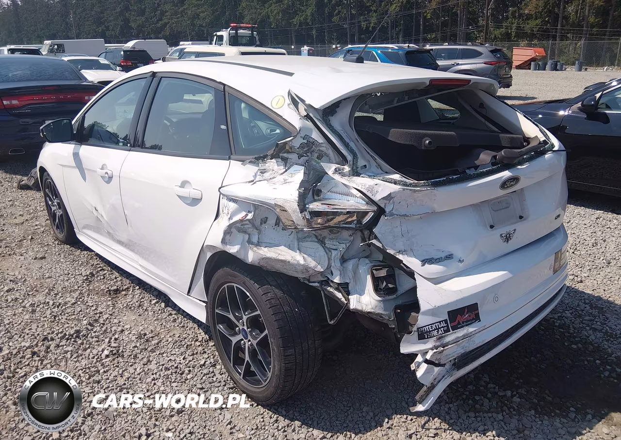 2016 Ford Focus Se VIN:1FADP3K28GL247259 - 3
