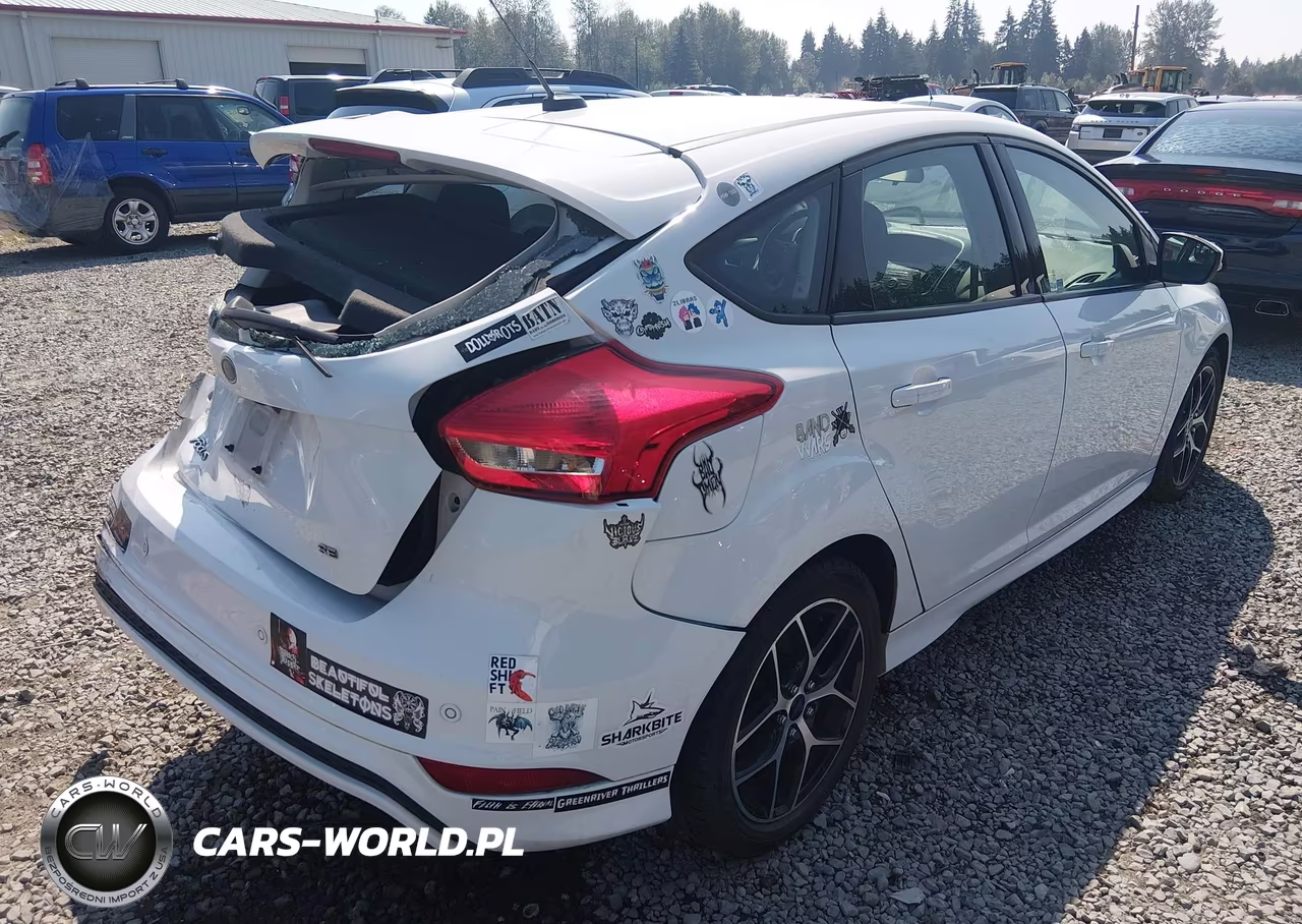 2016 Ford Focus Se VIN:1FADP3K28GL247259 - 4