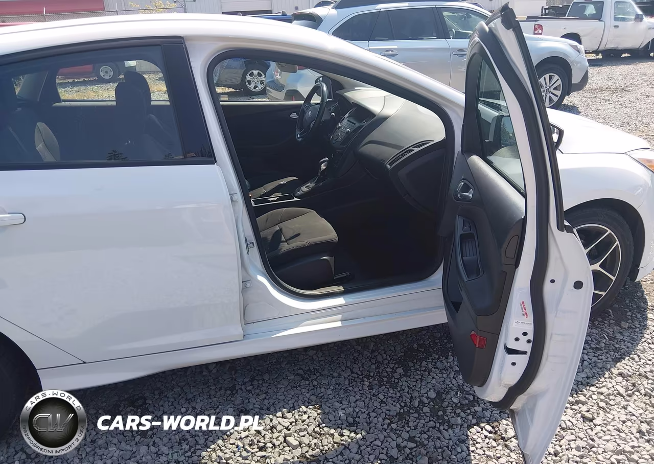 2016 Ford Focus Se VIN:1FADP3K28GL247259 - 5