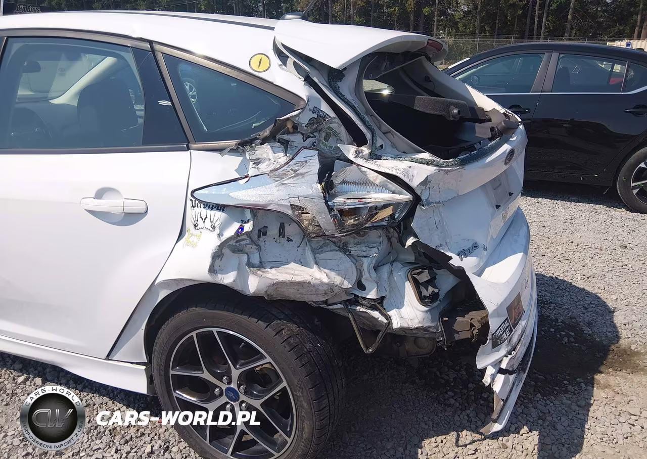 2016 Ford Focus Se VIN:1FADP3K28GL247259 - 6