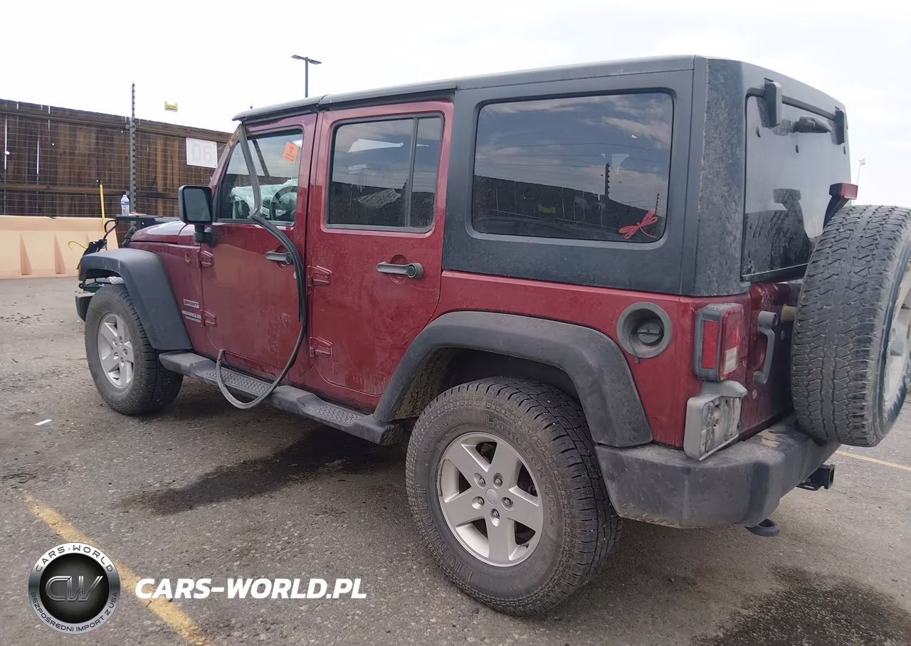 2013 Jeep Wrangler Unlimited Sport VIN:1C4BJWDG8DL607123 - 3