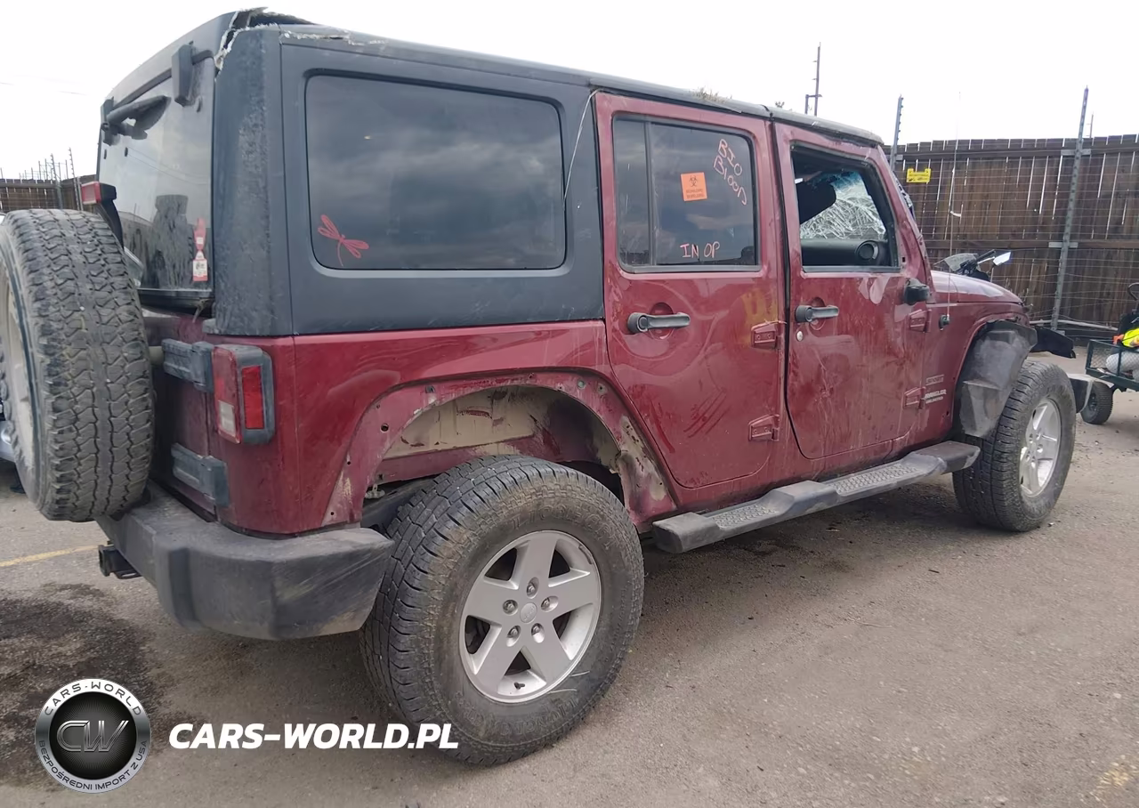 2013 Jeep Wrangler Unlimited Sport VIN:1C4BJWDG8DL607123 - 4