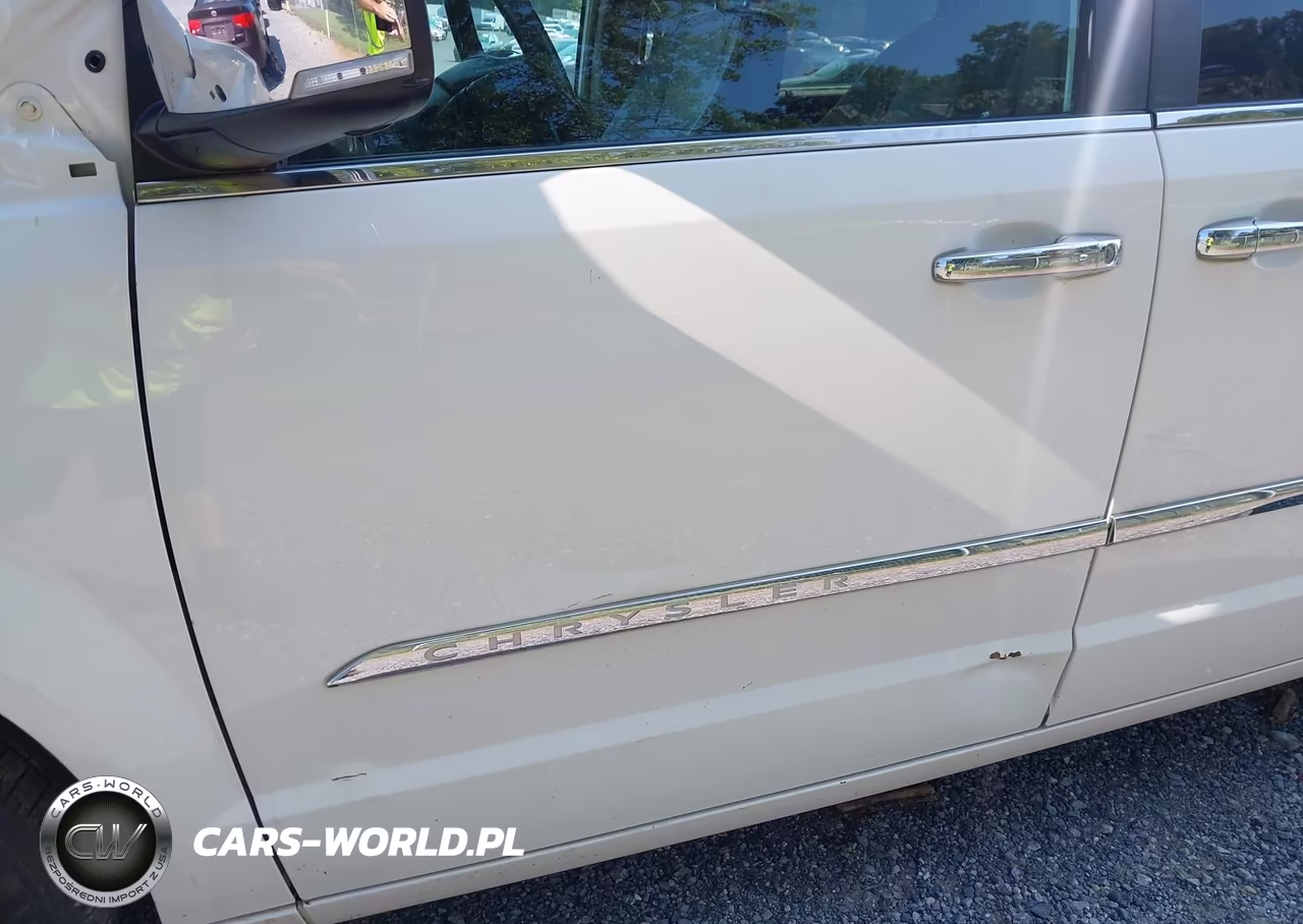 2011 Chrysler Town & Country Touring-L VIN:2A4RR8DGXBR680012 - 14