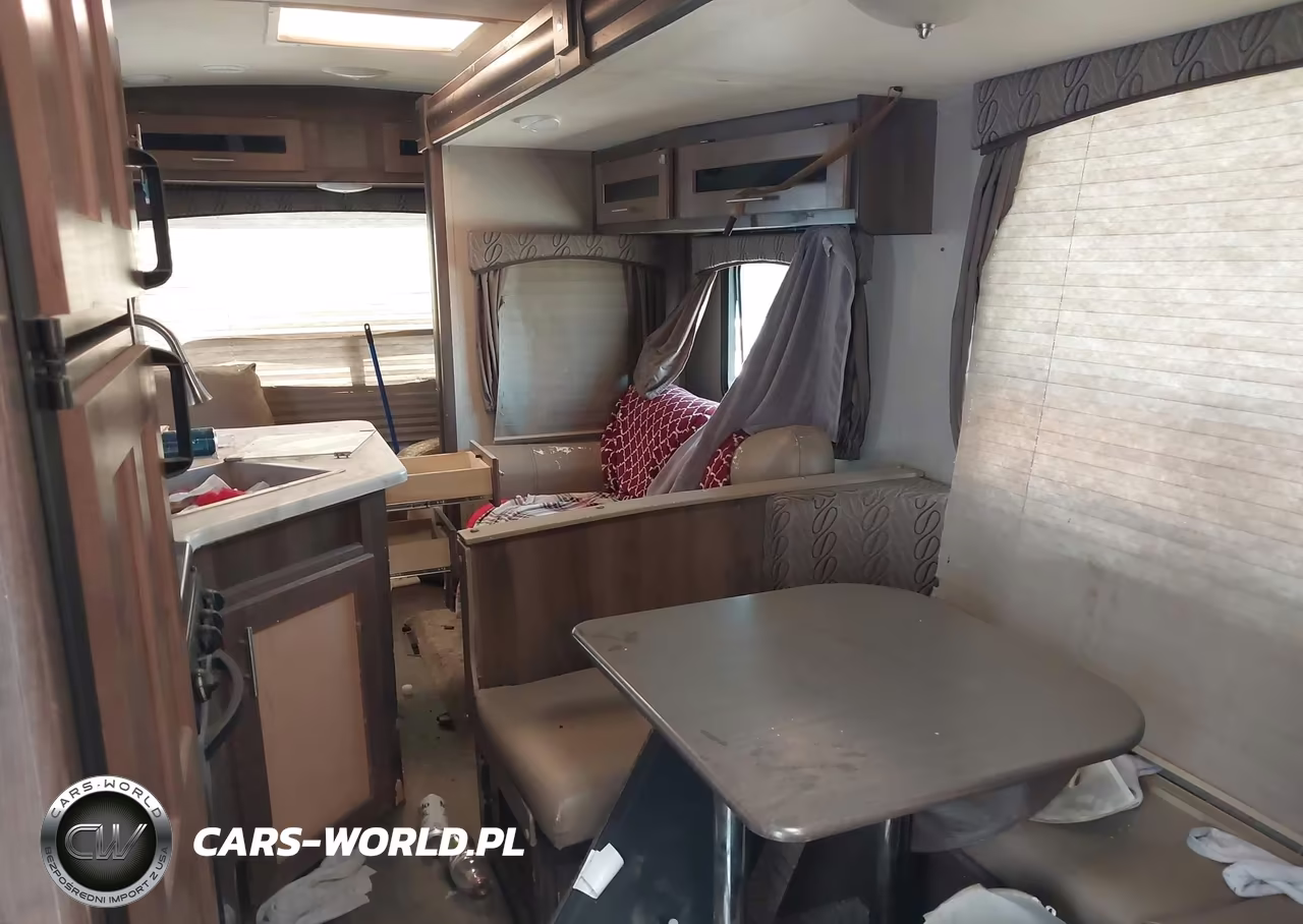 2019 Forest River Wildcat Series M-29R VIN:4X4TWCE2XKT018038 - 5