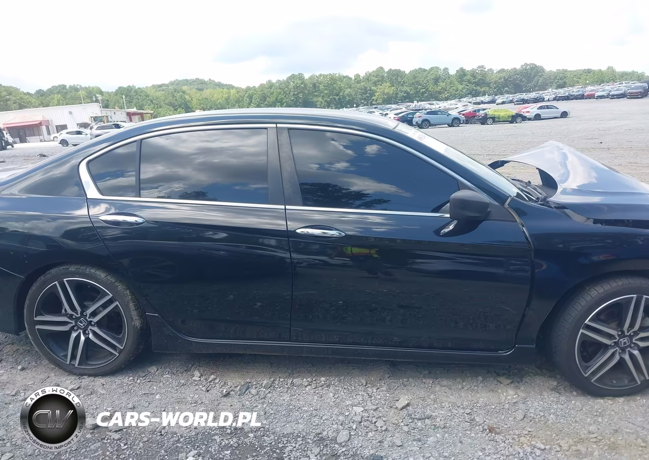 2017 Honda Accord Sport VIN:1HGCR2F5XHA161559 - 13