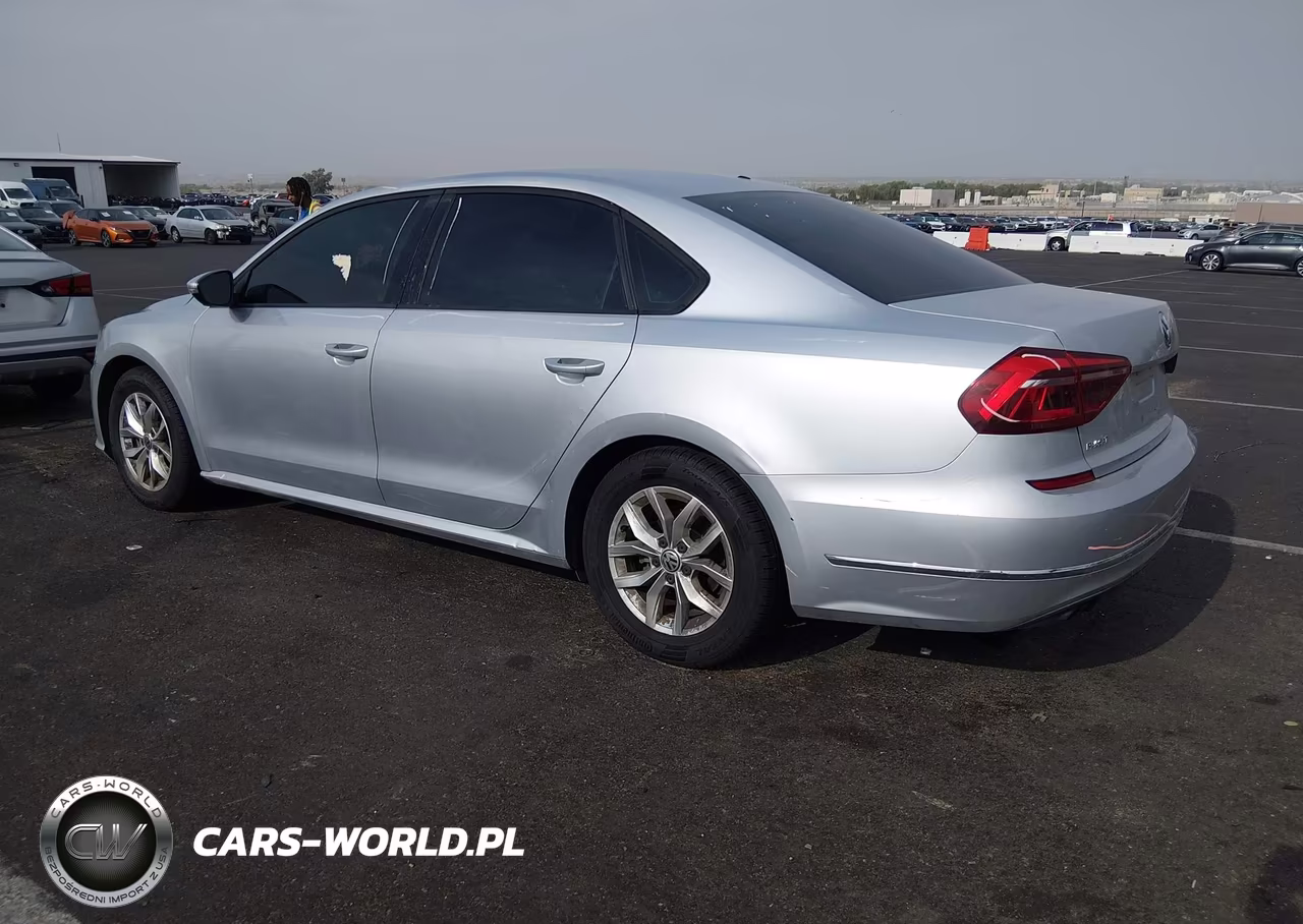 2018 Volkswagen Passat 2.0T R-Line-2.0T S VIN:1VWAA7A36JC019216 - 3