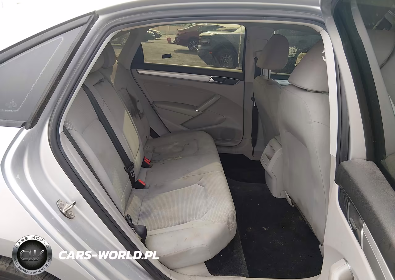 2018 Volkswagen Passat 2.0T R-Line-2.0T S VIN:1VWAA7A36JC019216 - 8