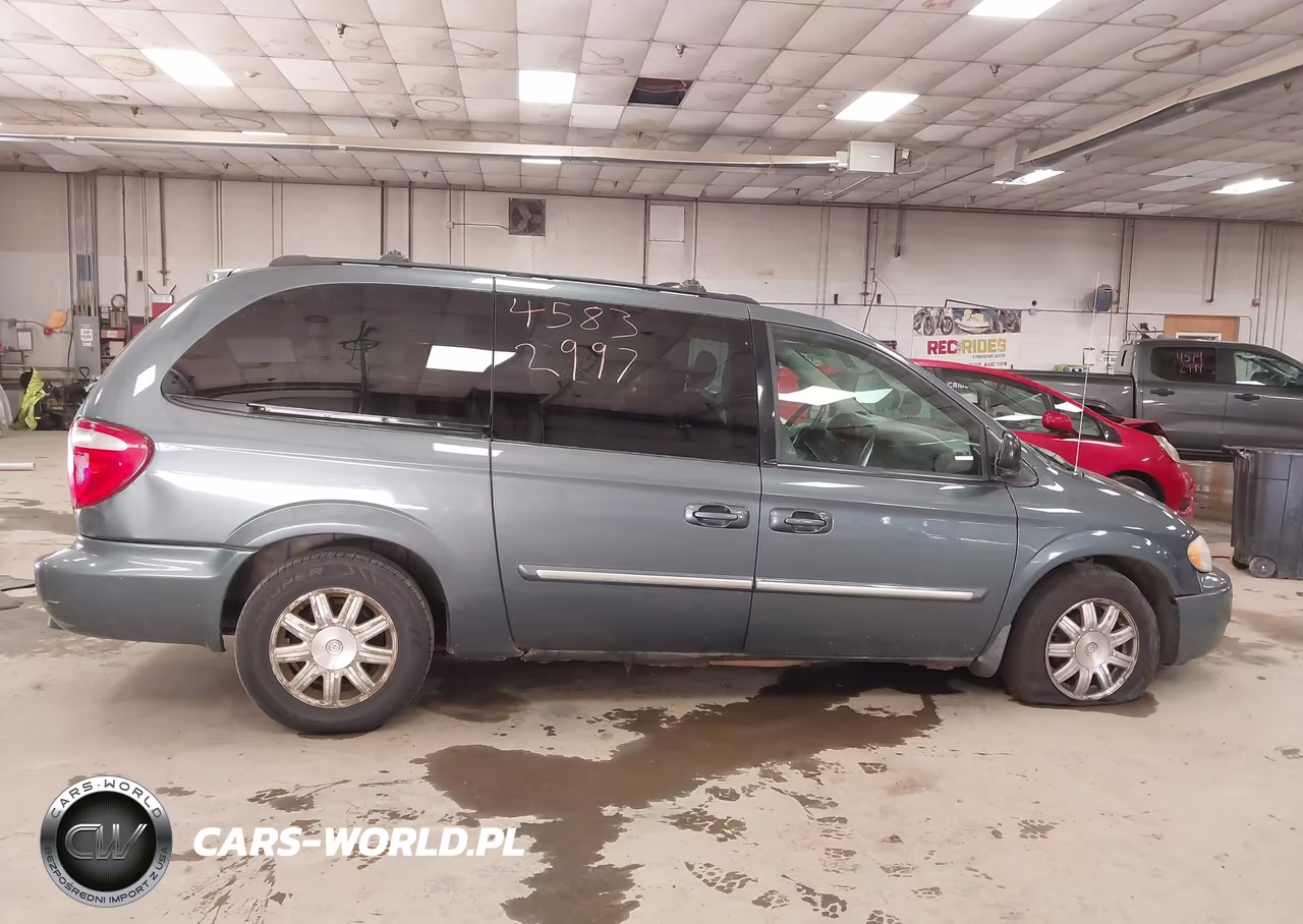 2006 Chrysler Town & Country Touring VIN:2A4GP54L66R656336 - 13