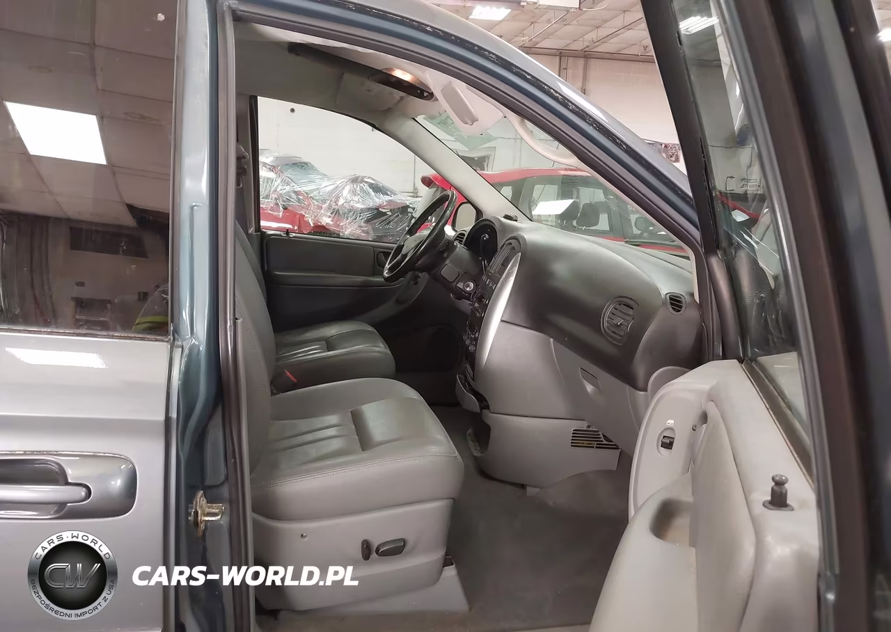 2006 Chrysler Town & Country Touring VIN:2A4GP54L66R656336 - 5