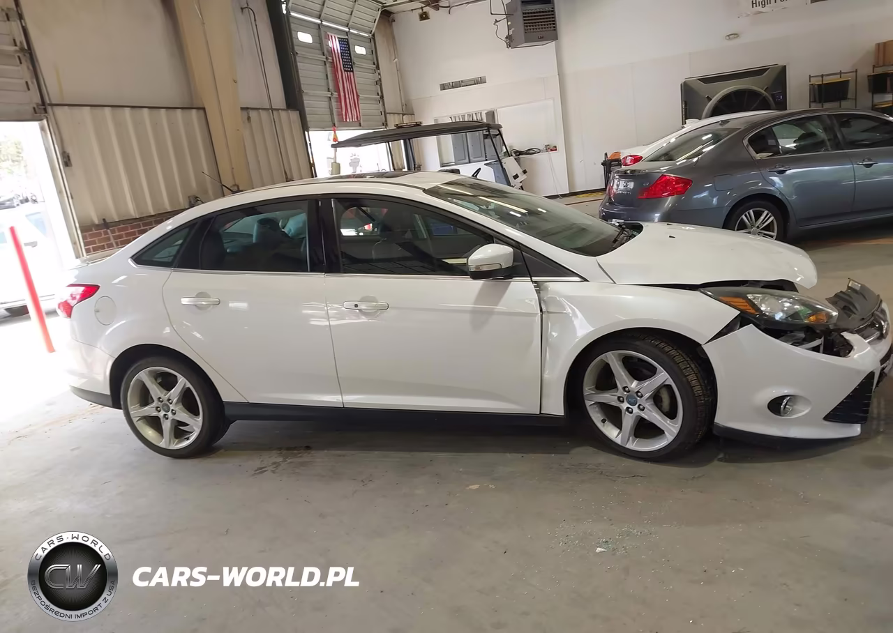 2013 Ford Focus Titanium VIN:1FADP3J25DL186661 - 13