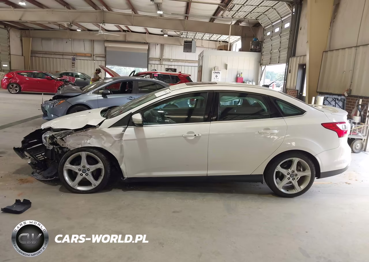 2013 Ford Focus Titanium VIN:1FADP3J25DL186661 - 14