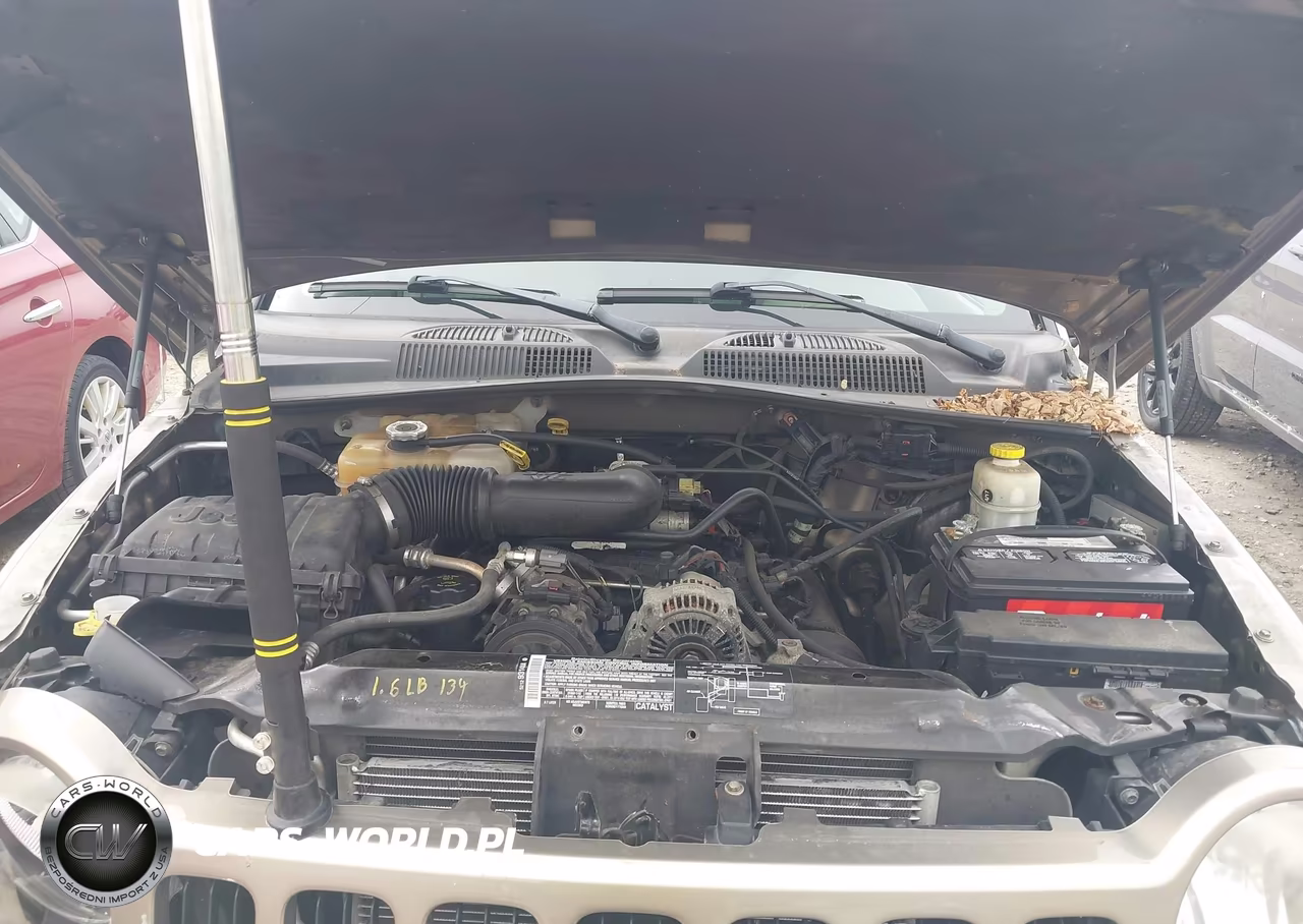 2005 Jeep Liberty Sport VIN:1J4GL48K15W692691 - 10