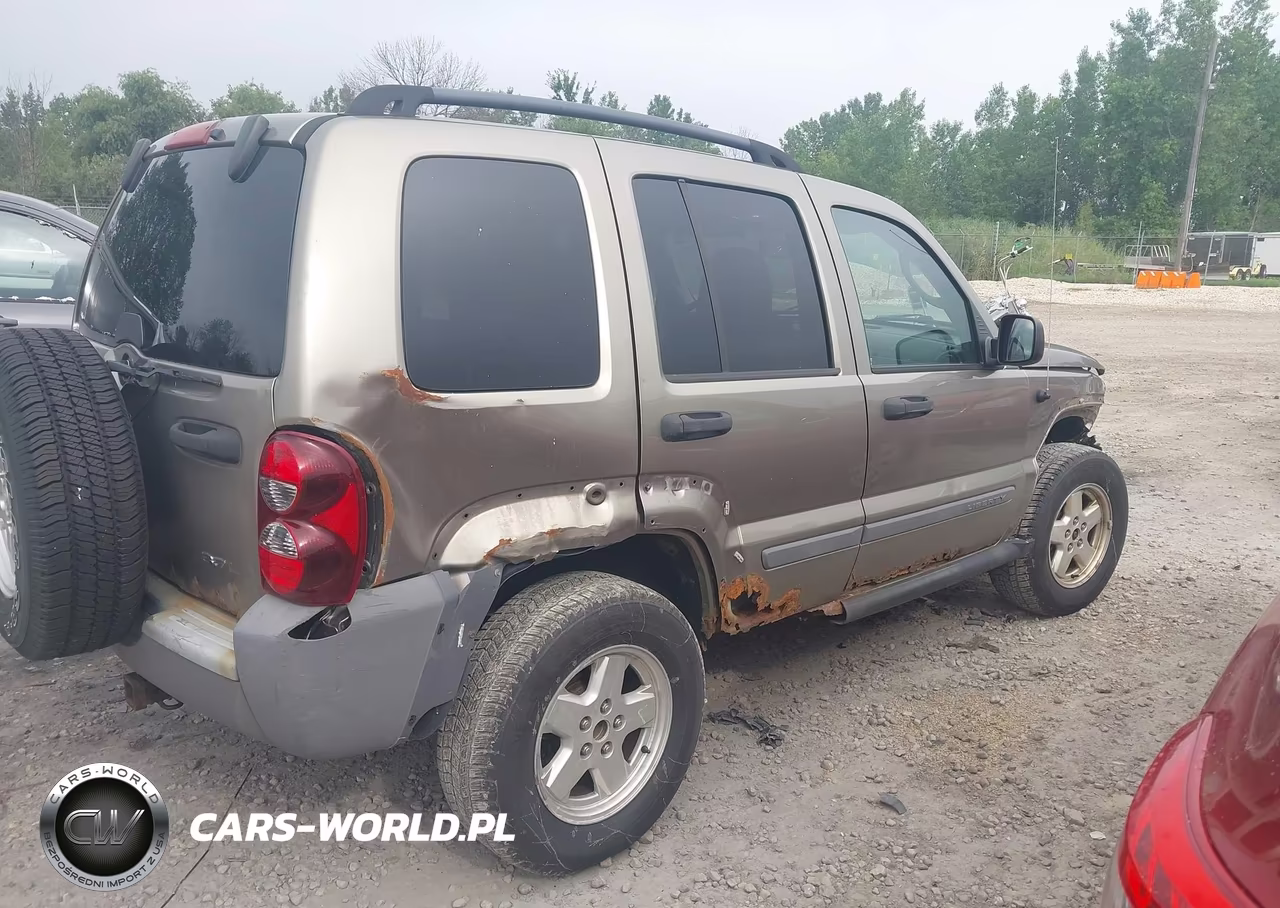 2005 Jeep Liberty Sport VIN:1J4GL48K15W692691 - 4