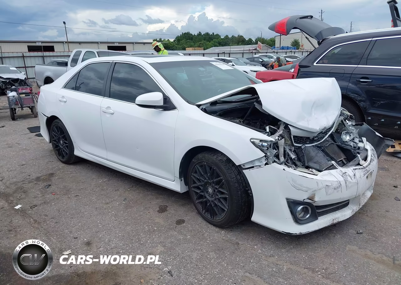 2014 Toyota Camry Se Sport – zdjęcie 1 z 15