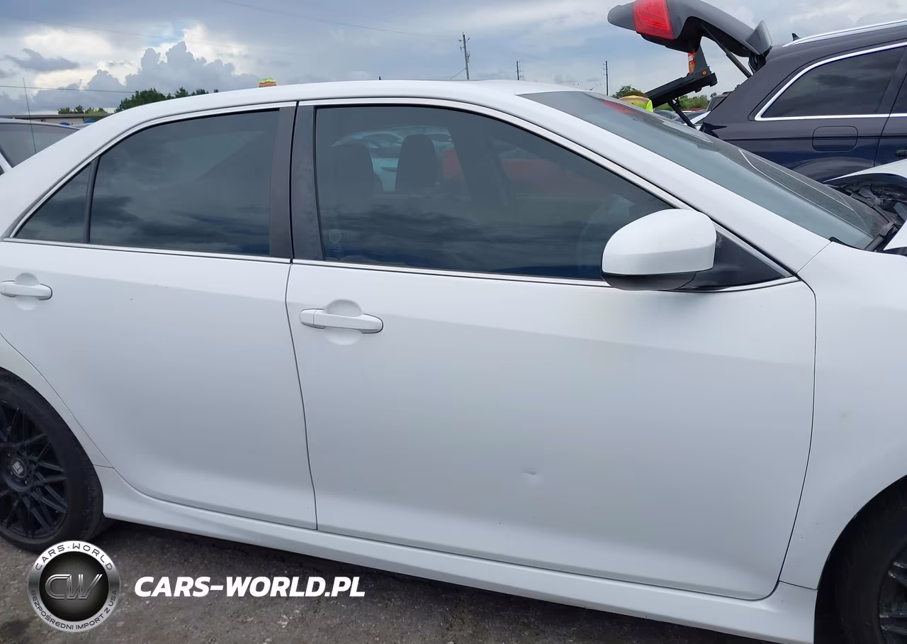 2014 Toyota Camry Se Sport VIN:4T1BF1FK1EU733255 - 12