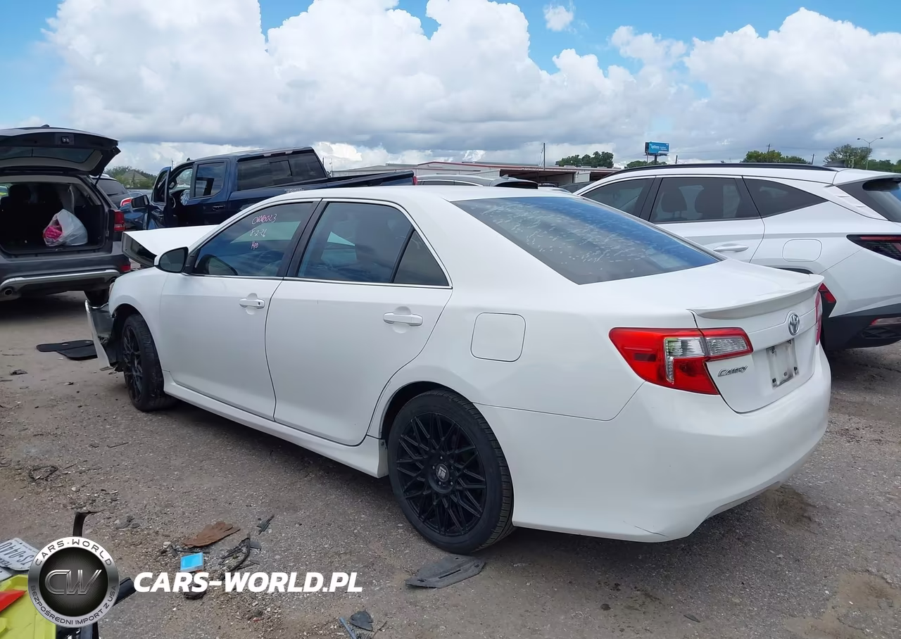 2014 Toyota Camry Se Sport VIN:4T1BF1FK1EU733255 - 3