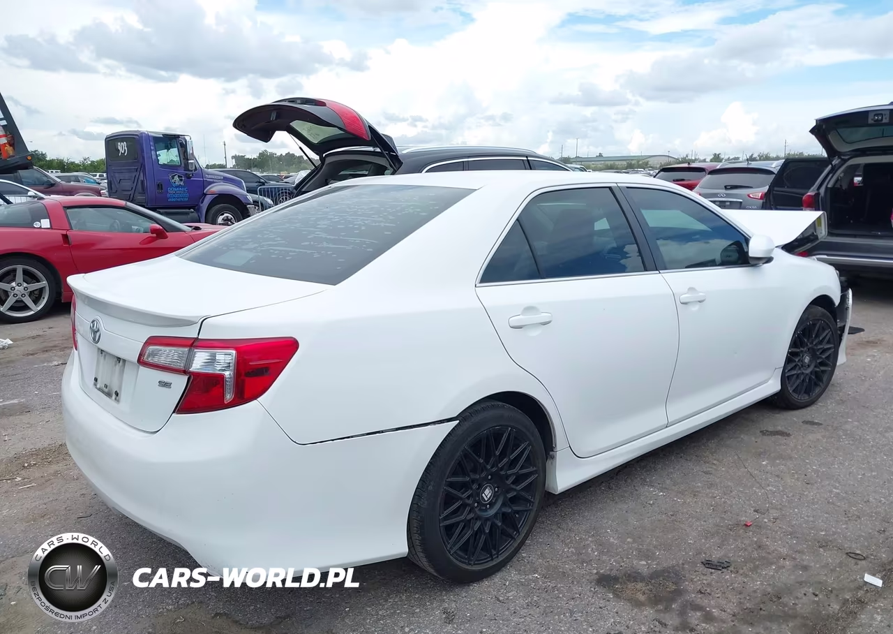 2014 Toyota Camry Se Sport VIN:4T1BF1FK1EU733255 - 4