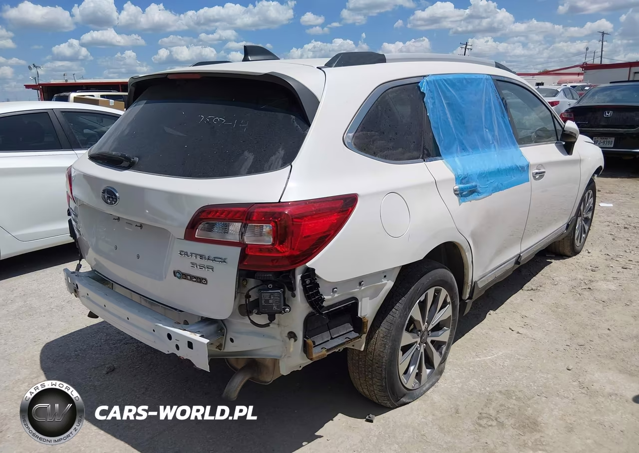 2018 Subaru Outback Touring VIN:4S4BSETC5J3214144 - 4