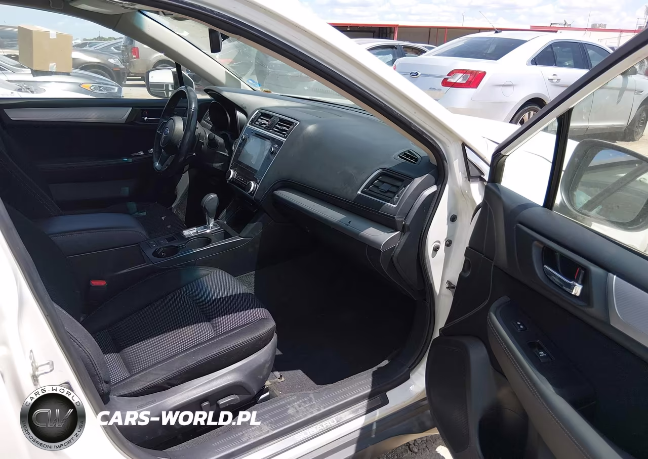 2018 Subaru Outback Touring VIN:4S4BSETC5J3214144 - 5