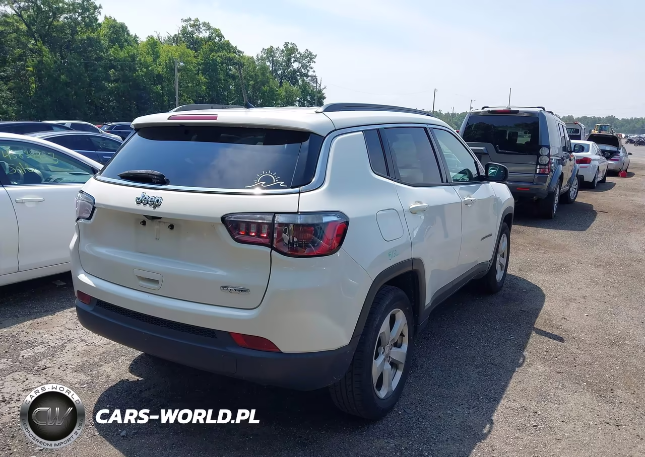 2018 Jeep Compass Latitude Fwd VIN:3C4NJCBB8JT359040 - 4