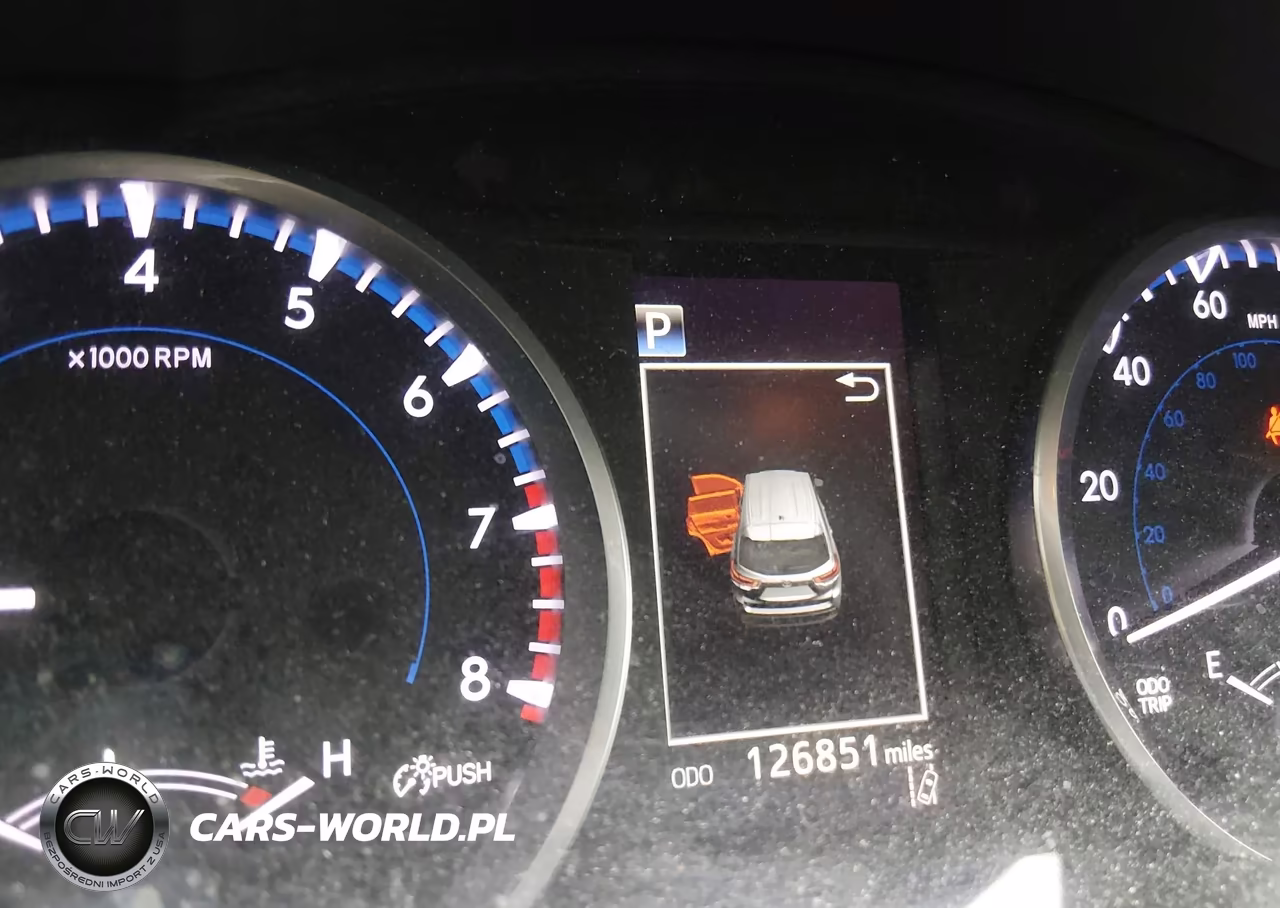 2018 Toyota Highlander Le Plus VIN:5TDBZRFH1JS800773 - 14