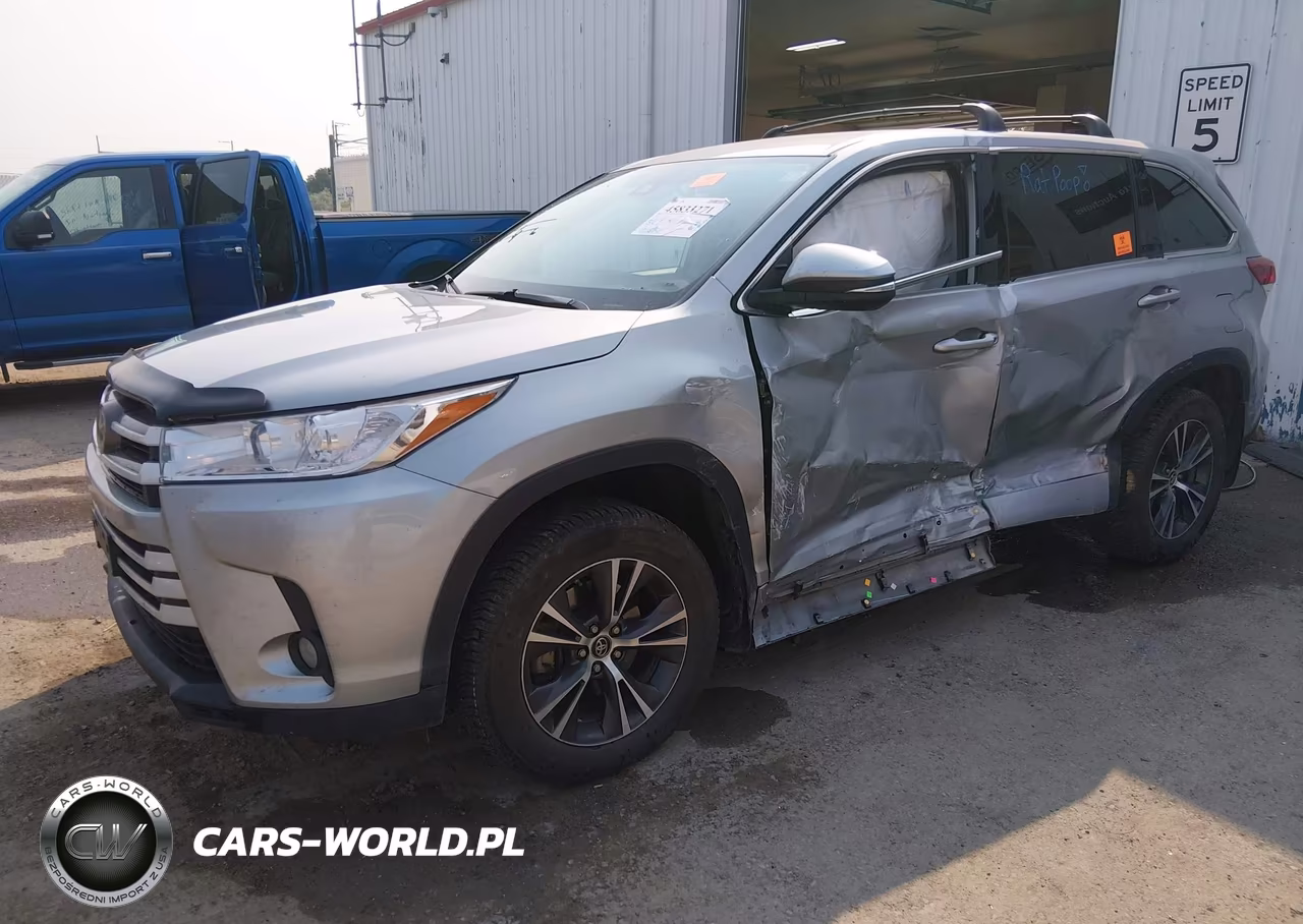 2018 Toyota Highlander Le Plus VIN:5TDBZRFH1JS800773 - 2