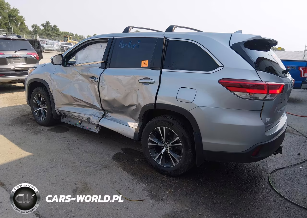 2018 Toyota Highlander Le Plus VIN:5TDBZRFH1JS800773 - 3