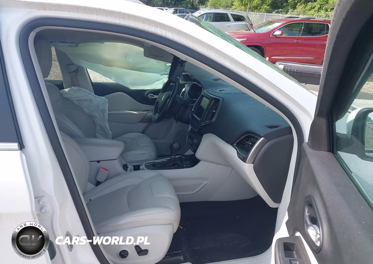 2021 Jeep Cherokee Latitude Lux 4X4 VIN:1C4PJMMXXMD129906 - 5
