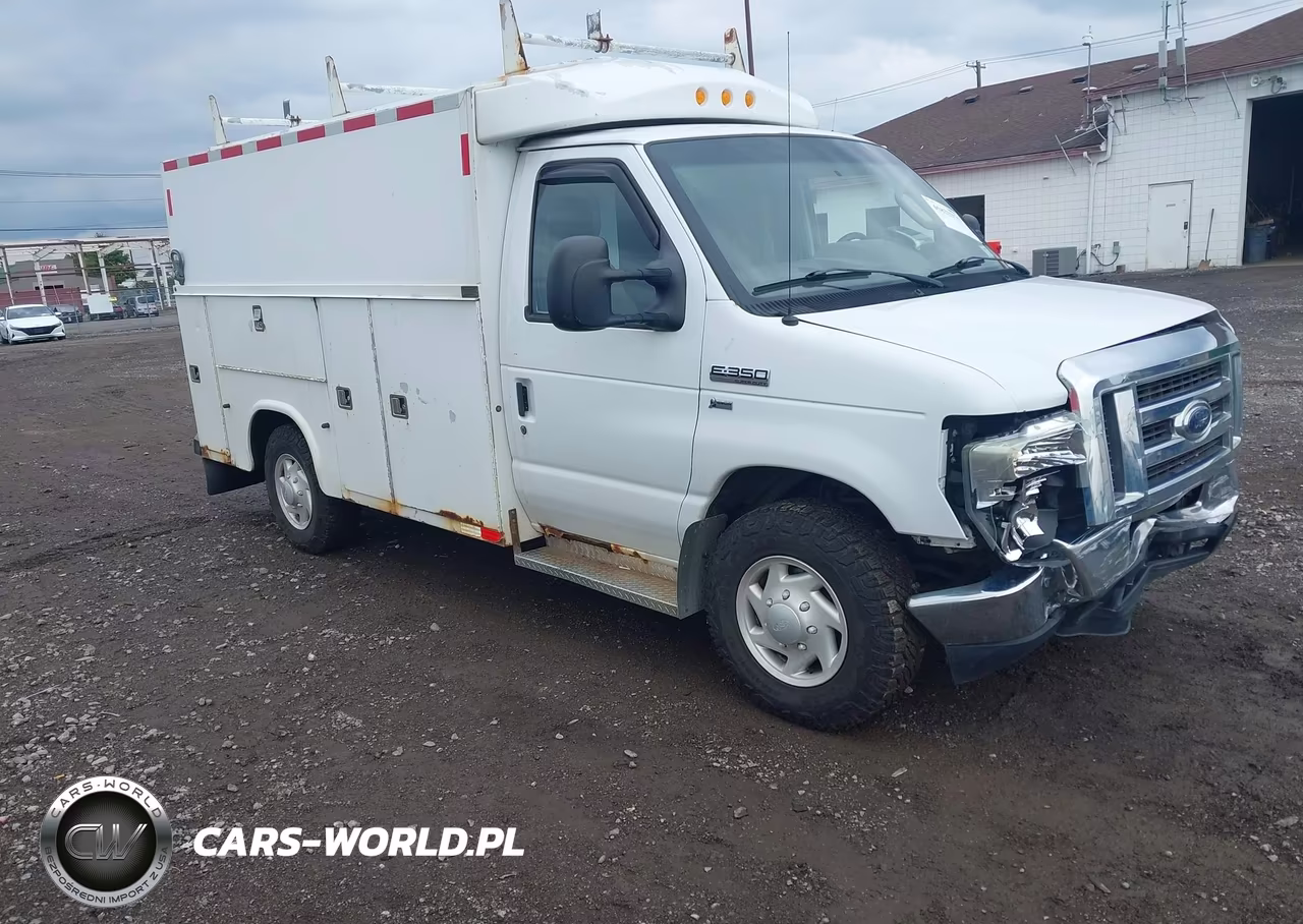 2010 Ford E-350 Cutaway