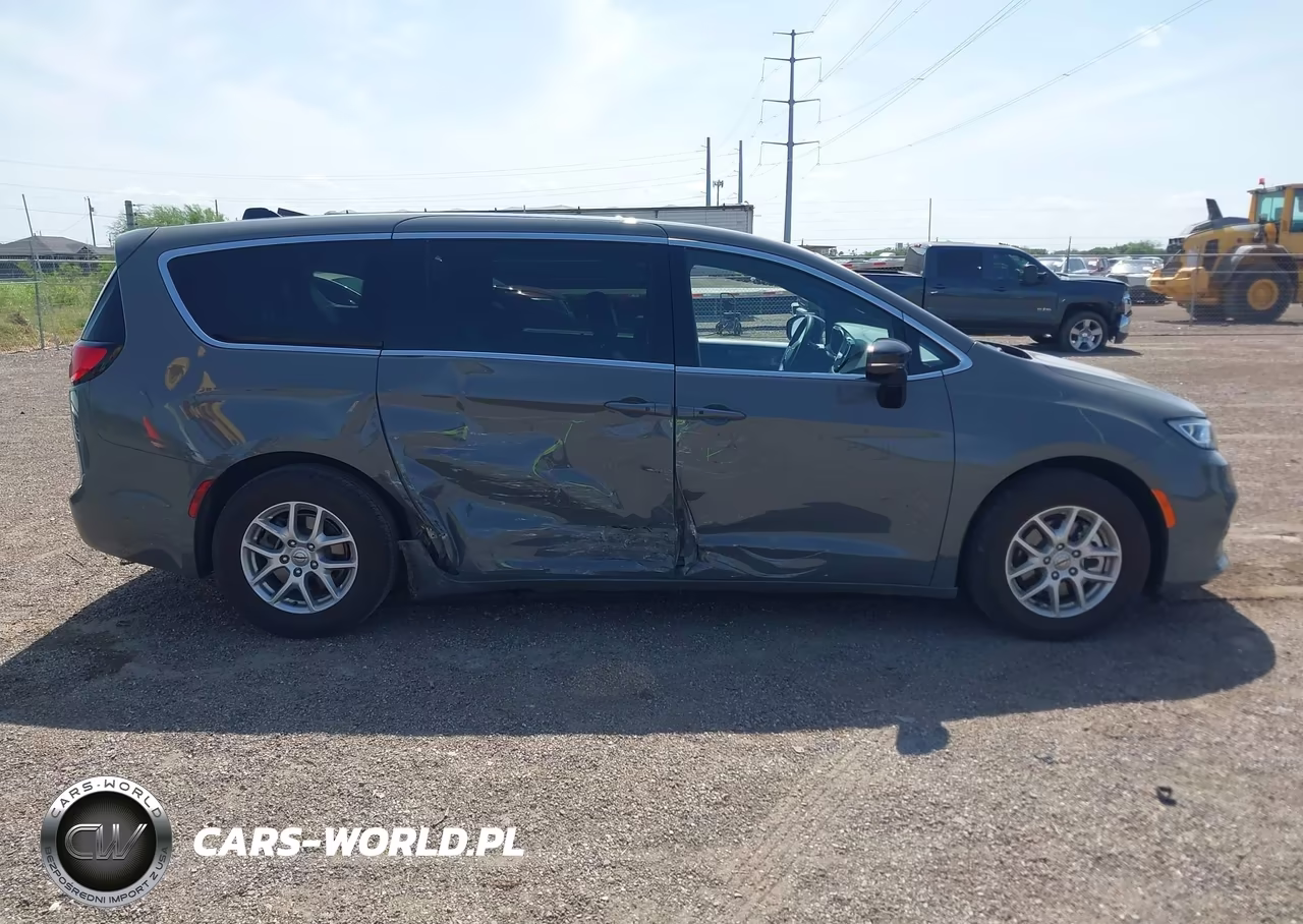 2025 Chrysler Pacifica Select VIN:2C4RC1BG5SR504325 - 13