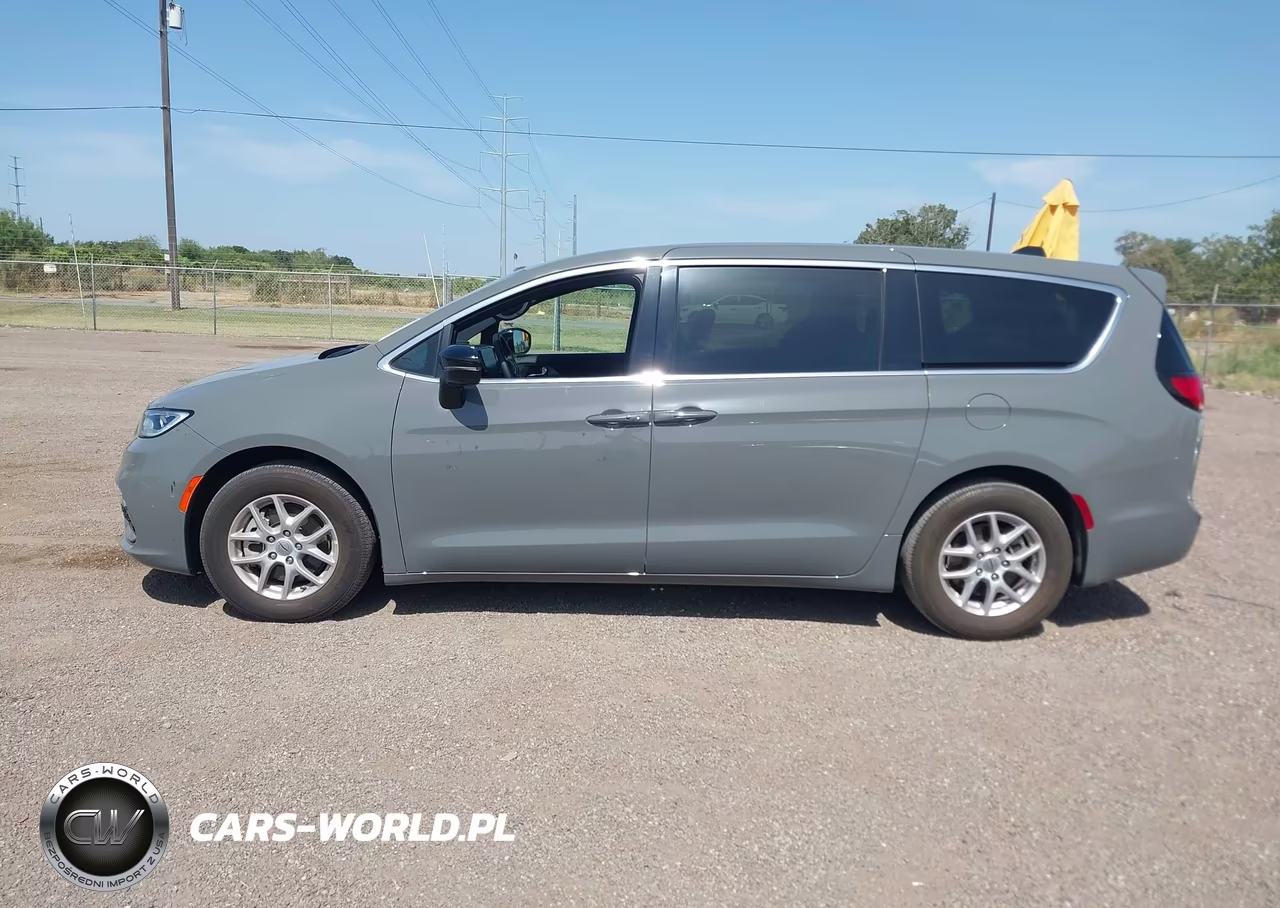 2025 Chrysler Pacifica Select VIN:2C4RC1BG5SR504325 - 14